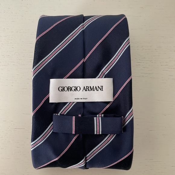 Giorgio Armani Designer Neck Tie - Picture 2 of 4